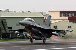 Tổng thống Mỹ duyệt bán 66 chiếc F-16 cho Đài Loan, Trung Quốc cảnh báo hậu quả