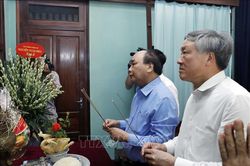 Thủ tướng Nguyễn Xuân Phúc dâng hương tưởng nhớ Bác Hồ tại Nhà 67