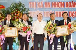 Thủ tướng trao danh hiệu huyện nông thôn mới tại Bình Định