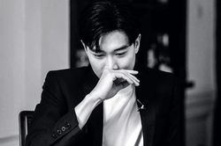 Vũ 'Về nhà đi con' chụp ảnh giữa đêm chứng minh không sửa mũi