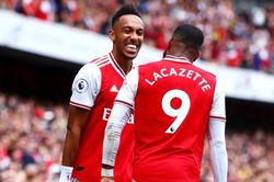 Arsenal thưởng đậm bộ đôi Aubameyang - Lacazette