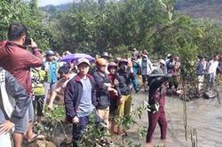 Đã tìm thấy thi thể 3 thanh niên bị nước cuốn mất tích khi tắm thác nước ở Gia Lai