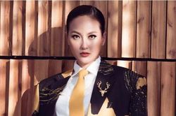 Hoa hậu Khánh Ngân gây bất ngờ khi diện đồ như quý ông đi dự sự kiện