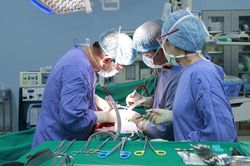 5 giờ liền căng thẳng phẫu thuật loại bỏ khối u gan 'khủng'
