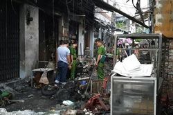 Hàng trăm bình gas mini phát nổ thiêu rụi nhiều ki-ốt ở Sài Gòn