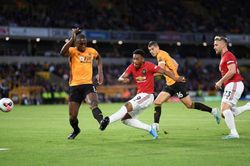 Pogba đá hỏng phạt đền, MU chia điểm trước Wolverhampton