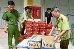 Thu giữ 3.830 sản phẩm thực phẩm không rõ nguồn gốc