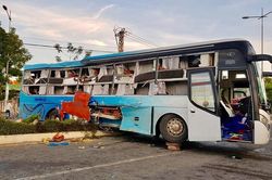 2 xe khánh tông nhau, 25 người thương vong