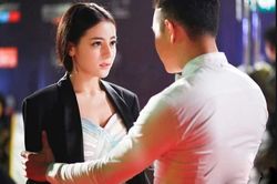 Ngã ngửa khi thấy nhân tình ôm hôn trai lạ