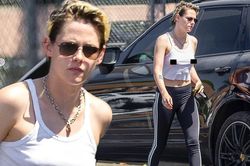 Sao 'Chạng vạng' Kristen Stewart 'quên' nội y một mình trên phố