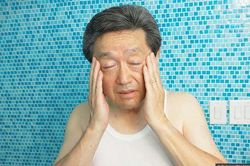 Đau đầu suốt 30 năm dù uống thuốc vẫn không đỡ, người đàn ông tá hỏa khi biết có giun ký sinh trong não