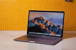 Vì sao Macbook Pro 15-inch bị Cục Hàng không Việt Nam cấm mang lên máy bay?