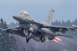 Dân mạng Mỹ xôn xao săn lùng tiêm kích F-16 được rao bán trên mạng
