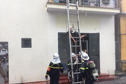 Cứu nạn người mắc kẹt trong đám cháy ngôi nhà tại 28B Điện Biên Phủ
