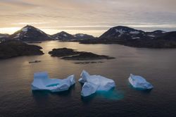 Greenland bốc hơi 440 tỷ tấn băng, cái kết của hành tinh đến gần?