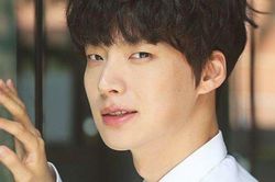 Ahn Jae Hyun mất hợp đồng quảng cáo vì đối xử tệ với Goo Hye Sun