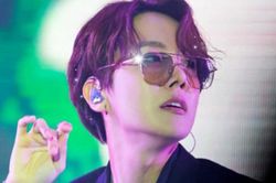 J-Hope BTS chia sẻ lý do từng 'chai lỳ' khi trình diễn trên sân khấu