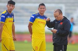 Vòng loại World Cup 2022: Công Phượng tiếp tục được thầy Park tin dùng