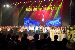 Lắng đọng tình yêu thương qua cầu truyền hình - phát thanh về Bác Hồ