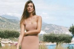 Vóc dáng tuyệt mỹ của chân dài 9x Lorena Rae cao 1m80
