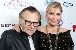 Huyền thoại truyền hình 86 tuổi Larry King đệ đơn ly hôn người vợ thứ 7