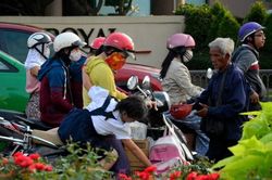 TPHCM vận động người dân không trực tiếp cho tiền người ăn xin
