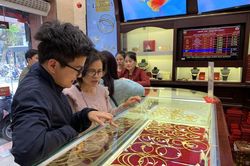 Giá vàng hôm nay 22/8, thời điểm quan trọng, rập rình tăng giá