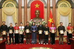 Phó Chủ tịch nước Đặng Thị Ngọc Thịnh: Nhân rộng gương điển hình để xóa dần cái xấu