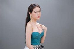 Á hậu Thủy Tiên xinh đẹp trong trang phục thời trang Châu Á
