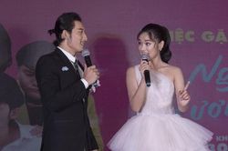 Liên Bỉnh Phát ngẫu hứng hát 'Mãi mãi bên nhau' trong đám cưới với Hoàng Yến Chibi