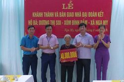 Bàn giao 2 nhà 'Đại đoàn kết'