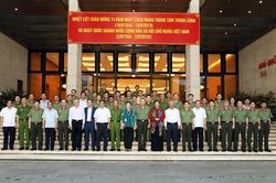 Chủ tịch Quốc hội gặp mặt tướng lĩnh, sĩ quan cao cấp CAND nhân Ngày truyền thống