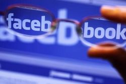 Người dùng mạng xã hội mắc lừa trò đùa quyền riêng tư Facebook