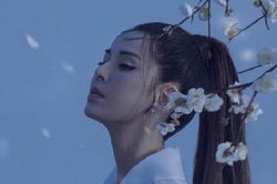'Tiểu Long Nữ' Lý Nhược Đồng đẹp thoát tục trong bộ ảnh tạp chí