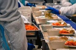 Dân biểu EU bất bình vì nhà ăn tăng giá