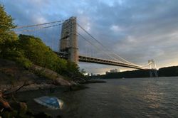 Mỹ đóng cửa cầu George Washington vì đe dọa đánh bom