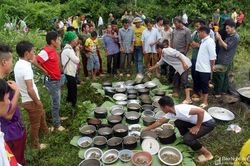 Người Mông Nghệ An 'lên trời' ăn tiệc trong lễ cúng 'giàng'