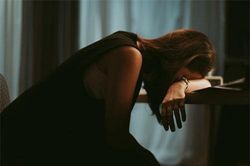 Tôi trách mẹ chồng không trông cháu vì nghĩ bà lười nhác, để rồi bật khóc khi biết sự thật