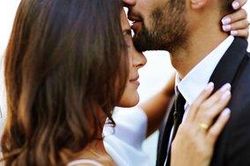 Vợ nằng nặc đòi ly dị vì cuộc sống quá êm ả, chồng chưa bao giờ mắng lại còn suốt ngày tặng quà