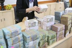 Lãi suất hấp dẫn, người Việt ngày càng thích gửi tiền vào ngân hàng