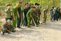 Cùng phối hợp giữ bình yên cho nhân dân