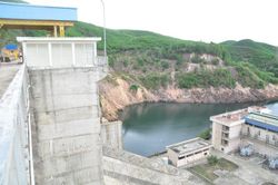 Hồ chứa xấp xỉ mực nước chết, hàng loạt thủy điện ở Huế sắp ngừng hoạt động