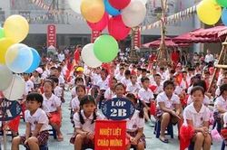 Đồng phục học sinh trước năm học mới: Ngậm đắng!