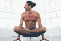 9 giáo viên yoga nổi tiếng trên mạng