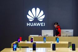 Một câu nói của ông Trump thổi bay 10 tỷ USD từ Huawei