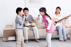 Hãy chơi với con!