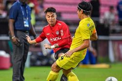 Văn Lâm cùng Muangthong thắng tưng bừng trước ngày tuyển Việt Nam hội quân
