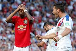 Man United thua muối mặt 1-2 trước Crystal Palace trên sân nhà