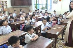 Năm học mới - giải bài toán cũ (Bài 1: Bao giờ hết cảnh 'giật gấu vá vai'?)