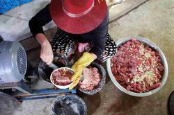 Quảng Ngãi: Làng làm chả cá đỏ củ từ Hoàng Sa